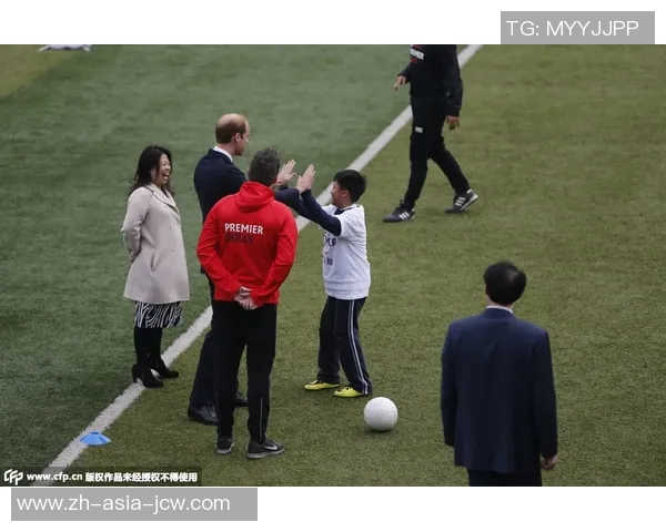 如何用英语表达踢足球的各种动作和技巧解析